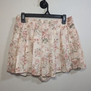 Floral Pleated Shorts Size M – NWT
